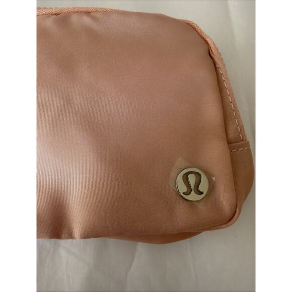 Lululemon Everywhere Belt Bag 1L Pink Crossbody Waist Belt Bag 2025 NWT - Picture 2 of 8